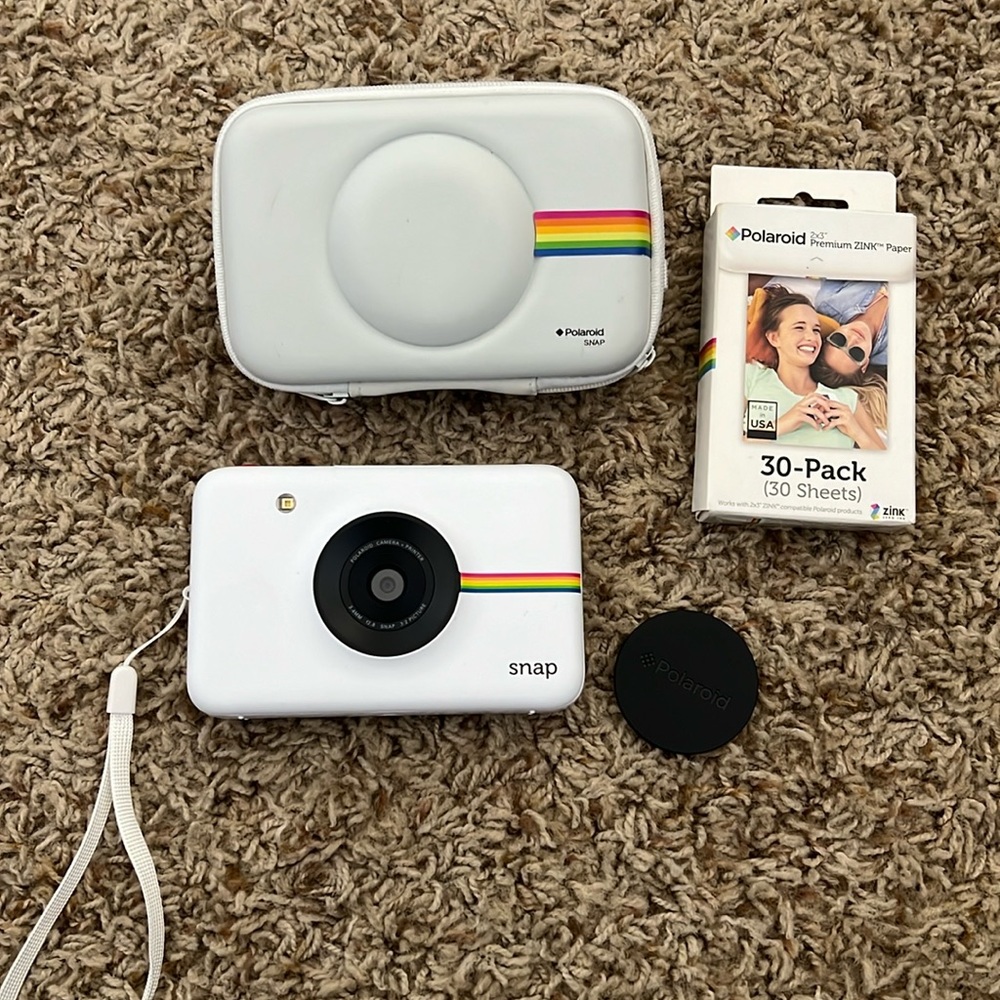 Polaroid snap Instant snap camera with case and zinc paper